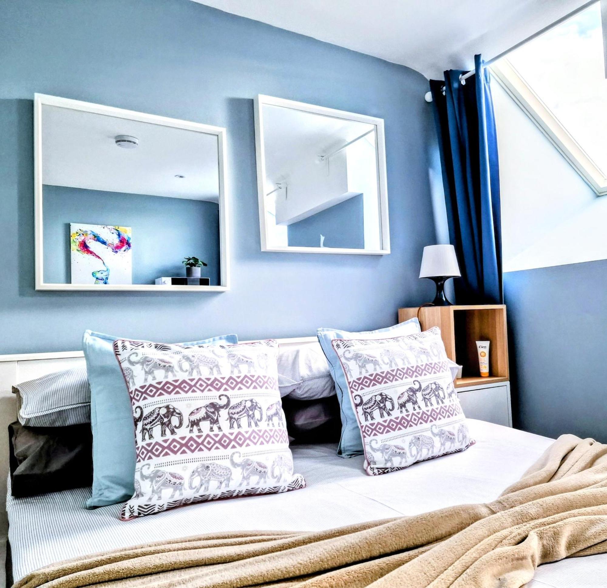 Blue Elephant Room! Lucan Bagian luar foto
